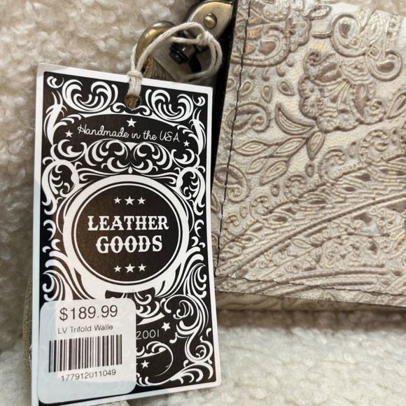 LV KEEP IT GYPSY DISTRESSED Embossed  LEATHER COWHIDE  PRINT CLUTCH NWT - Picture 7 of 8